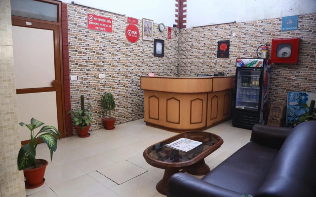 OYO 303 Madhya Marg Chandigarh