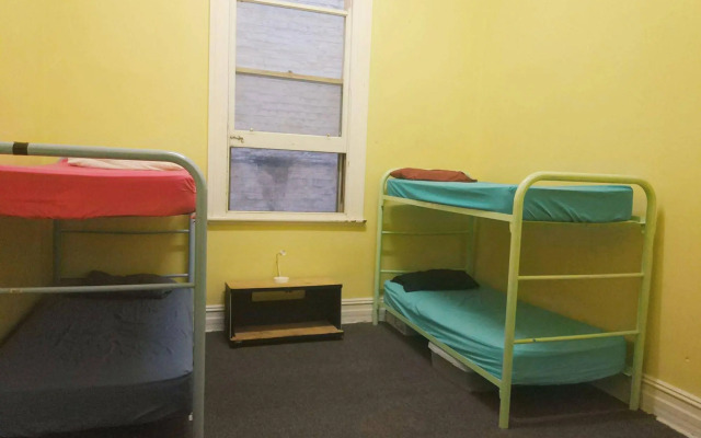 Sundancer Backpackers Resort