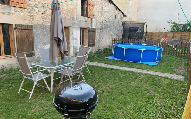 Petite maison lorraine avec cheminée et jardin