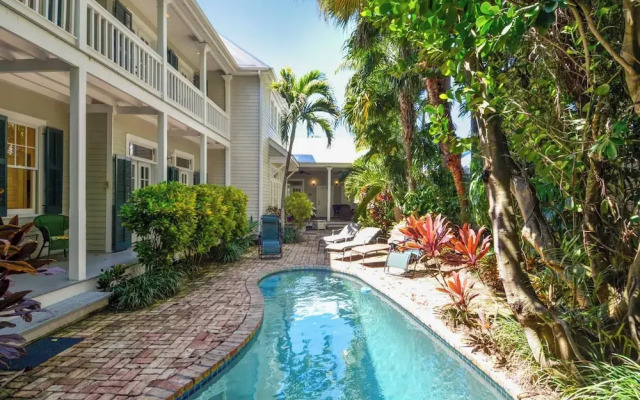 Easy Livin' by Avantstay Key West Home w/ Pool & BBQ Week Long Stays Only
