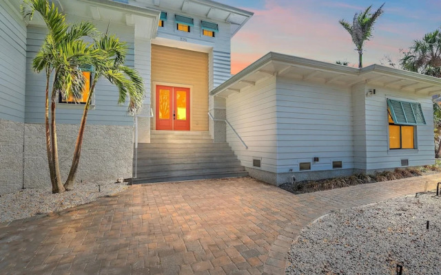 Dream Island 8 Bedroom Home