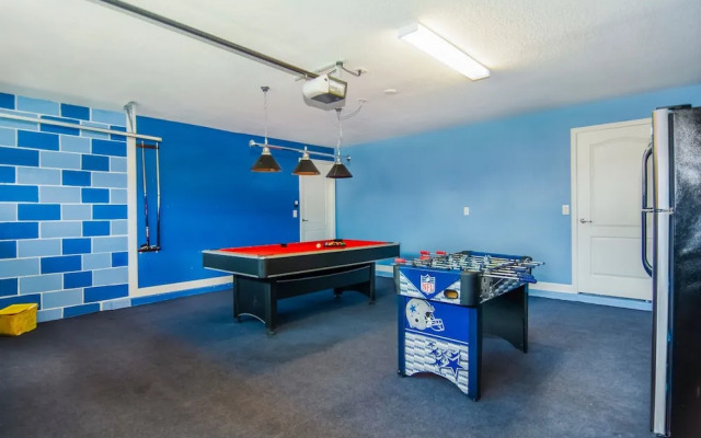 Home next to Disney CG1406