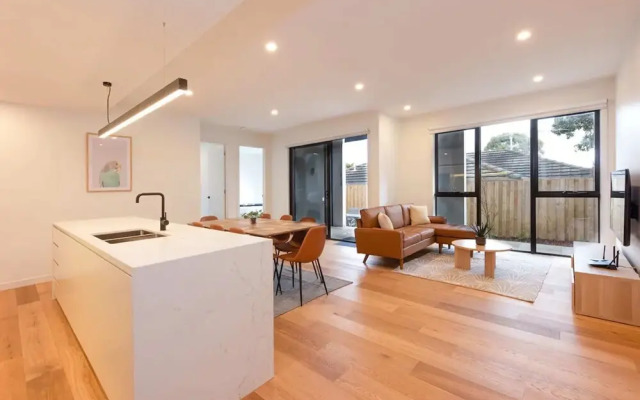 Stylish 3 Bedroom With Free Parking