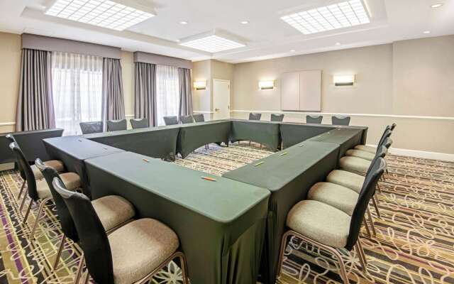 La Quinta Inn & Suites San Antonio Airport