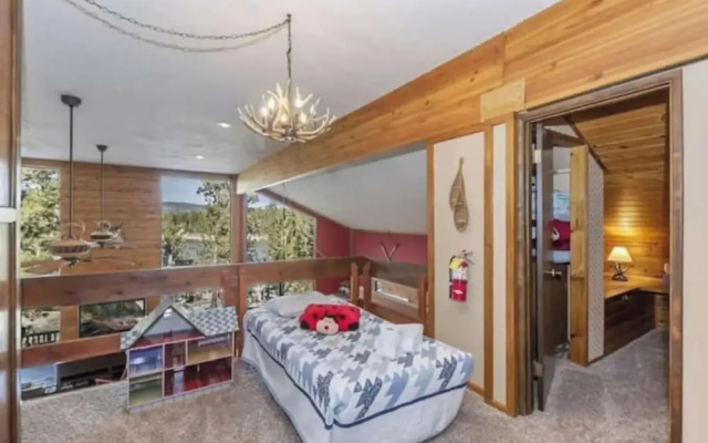 Charming Lakeside Retreat