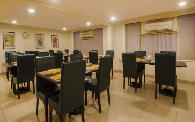 Sravya Compact Residency by OYO Rooms