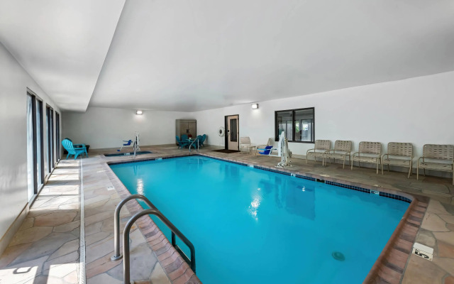 Quality Inn & Suites Manhattan