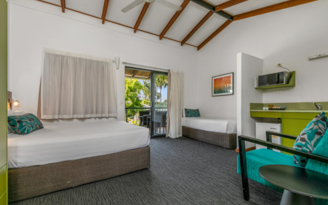 Palms City Resort