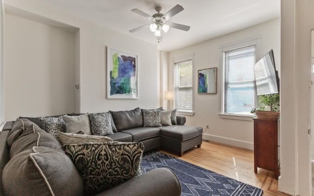 1215 E Columbia