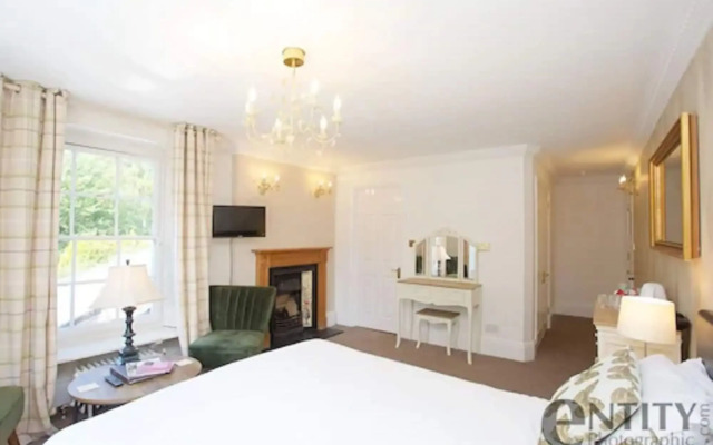 Woodlands Lodge Hotel