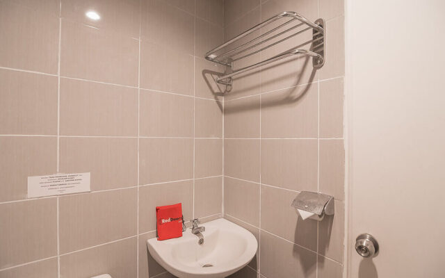RedDoorz Plus near Undip Pleburan