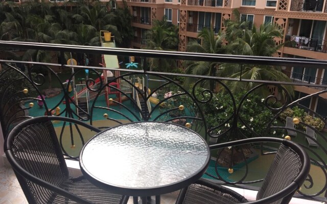 Atlantis condo resort pattaya by Jing