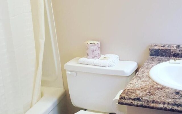 Maple Leaf Inn & Suites