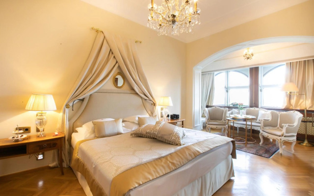 Schloss Mönchstein Hotel