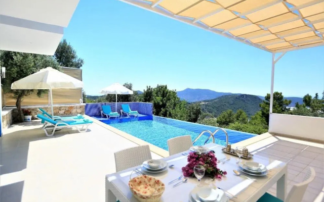 Villa Sahin by Helaltatilvillari