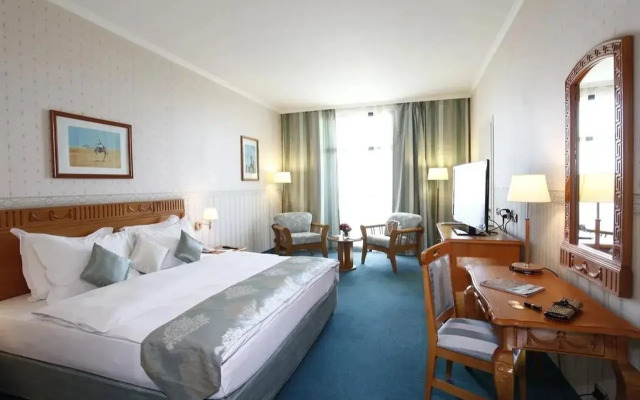 Ledger Plaza Hotel