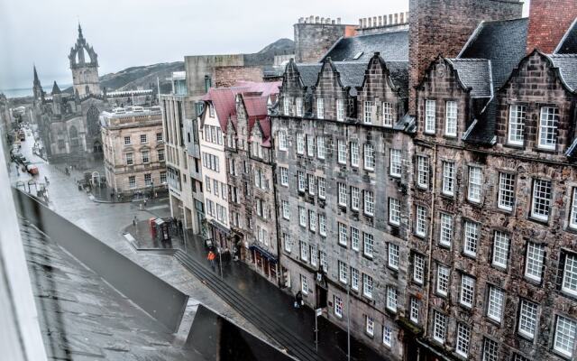 1 Bedroom Penthouse Apartment On Royal Mile