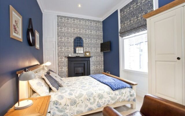Flat 1 Blue Bridge Court