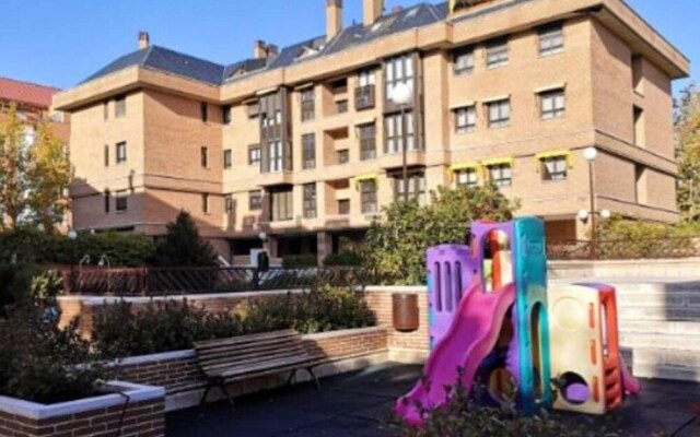 Apartment with 3 Bedrooms in Madrid, with Shared Pool