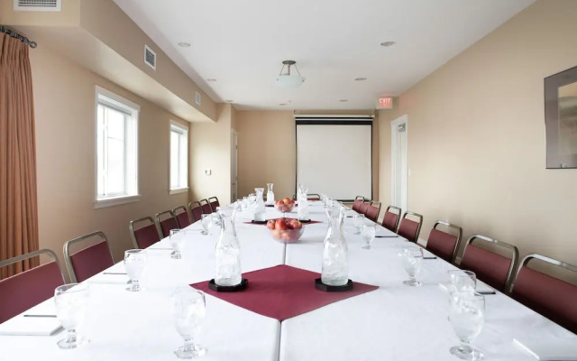 Rivertide Suites Hotel