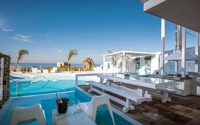 Amazing 4 bedroom villa very close to the beach