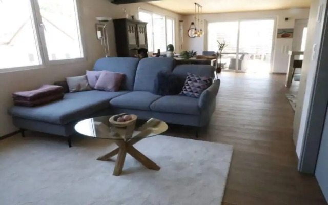 Welcoming Apartment Near Lake