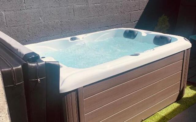 Appartement Bel Air - Terrasse avec jacuzzi - Accès Piscine