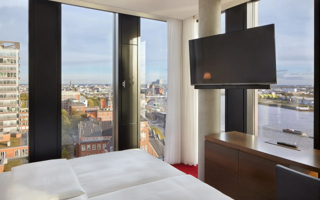Empire Riverside Hotel