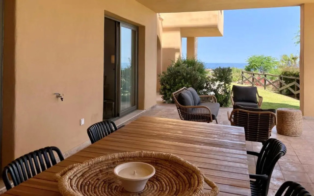 Modern and luxurious holiday home with sea views in Benahavís