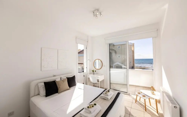 Faros Seaside Villa Larnaca