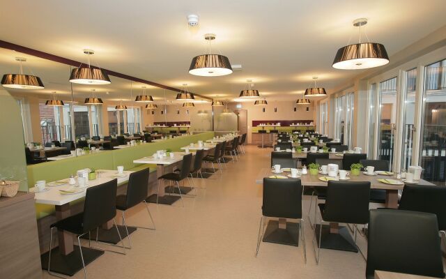 Hotel Demas City