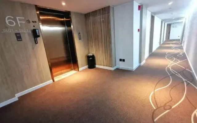 HanTing Premium Hotel (Xi'an Taibai South Road Subway Station)