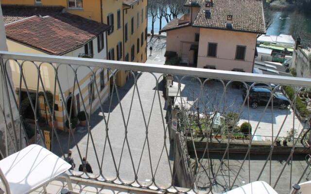 Balcone Sul Lago