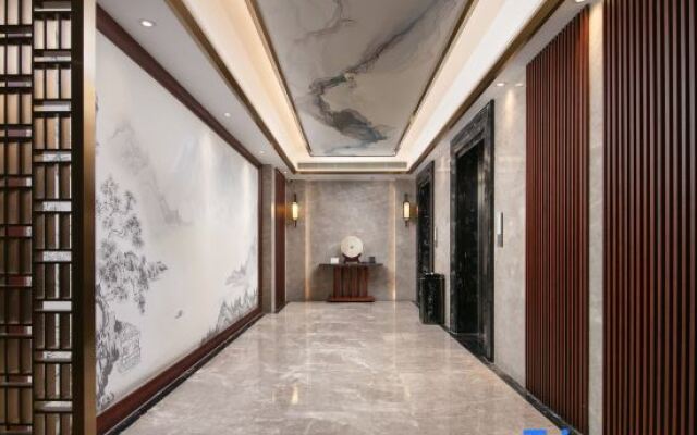 Huada Light Luxury Hotel