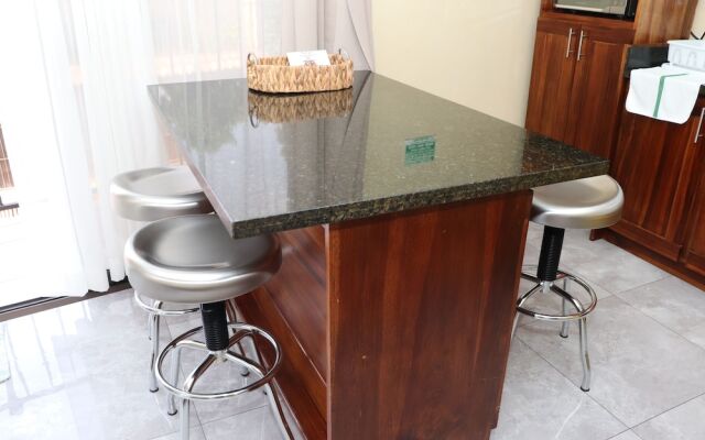 Airport SJO Residence 2 Edward & Familia