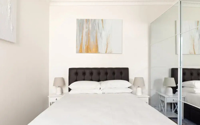 Stylish 2-bed House in Leichhardt