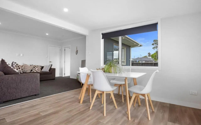Coastal Breeze - Waihi Holiday Home