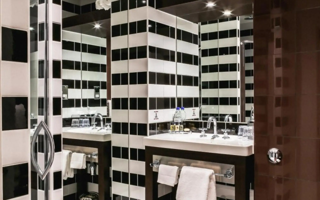 mour Hotel