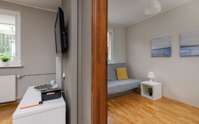 Malczewskiego Apartment by Renters