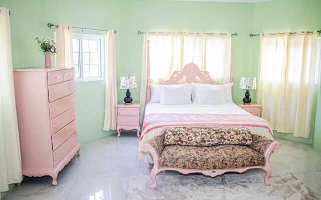 The Hamilton's Nature Villa