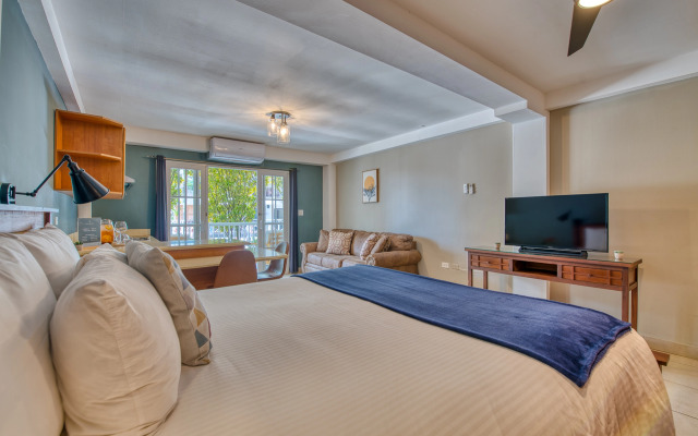 Tropical Suites Hotel