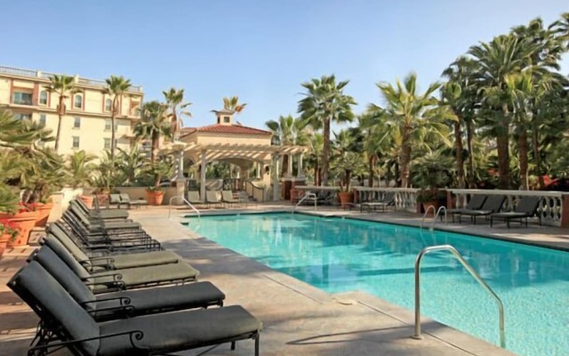 Downtown LA City View Suite