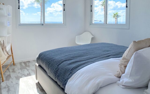 Phaedrus Living: Seaview Luxury Flat Athina Grenada