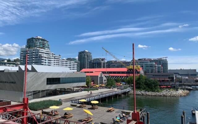 Coast Lonsdale Quay Hotel