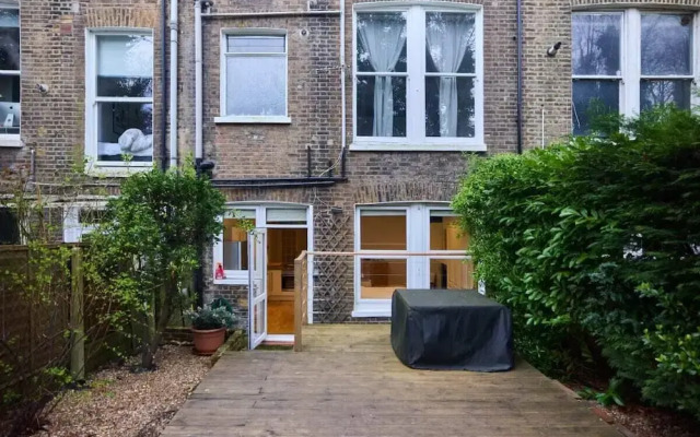 The West Kensington Hideout - Cozy 2bdr Flat With Garden