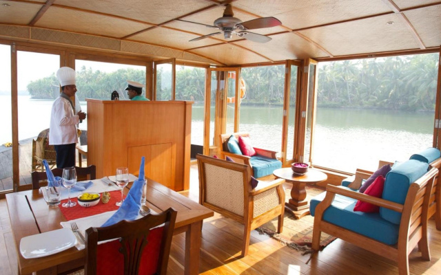 The Lotus - Houseboat