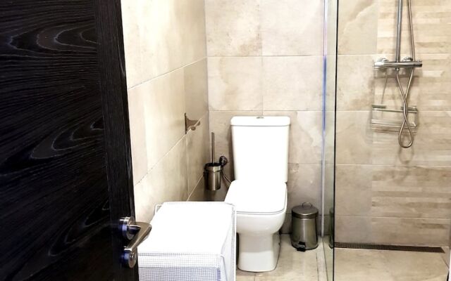 Luxury 2 bedroom APT 50 m from beach