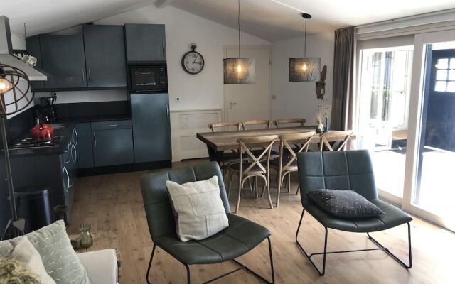 Chalet With a Dishwasher at Bedafse Bergen