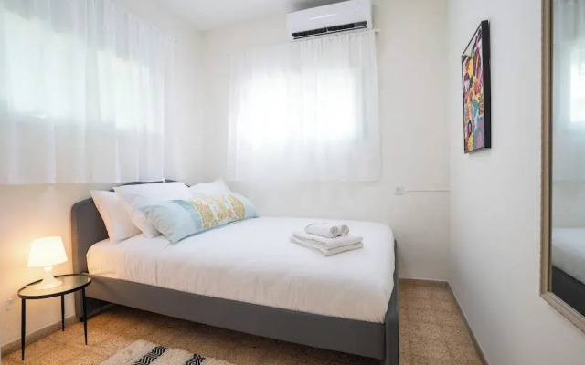 Supreme 4BR Villa With Garden & Sea View
