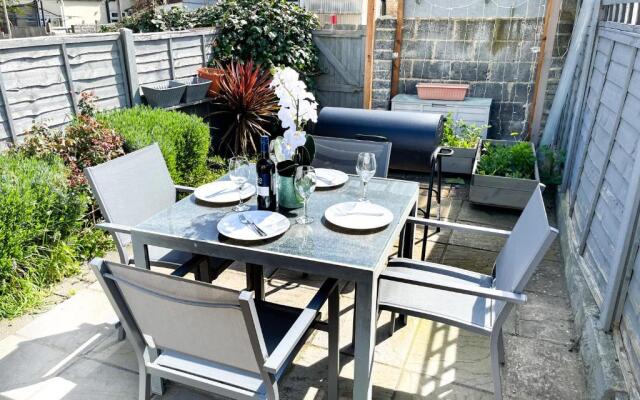 ***3 bedroom Home away from Home with BBQ grill***